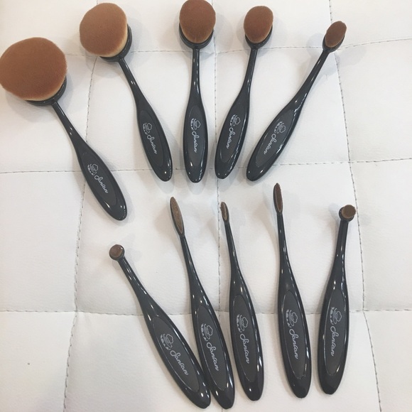 Other - 10-Piece Soft Oval Makeup Brush Set